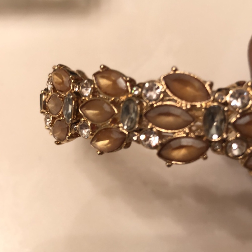 ADORABLE dressy stretch bracelet - Picture 2 of 3